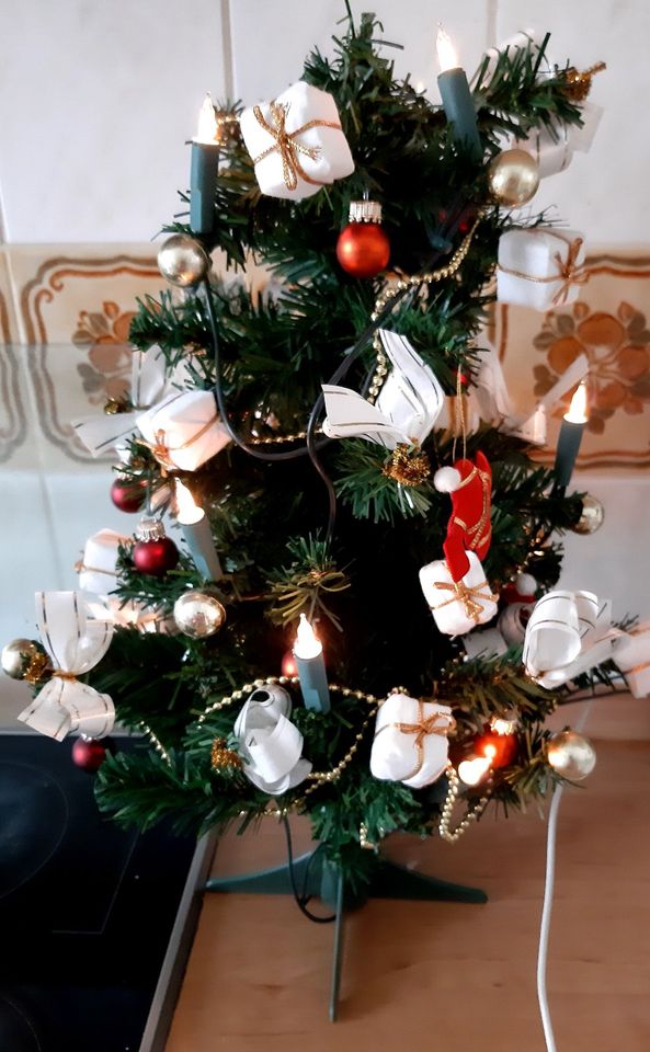 Weihnachtsbaum klein mit Deko und mit Beleuchtung Höhe: 55 cm in Sonneberg