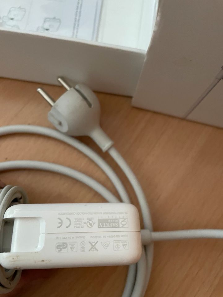 Apple MacBook MagSafe Netzteil Ladekabel in München