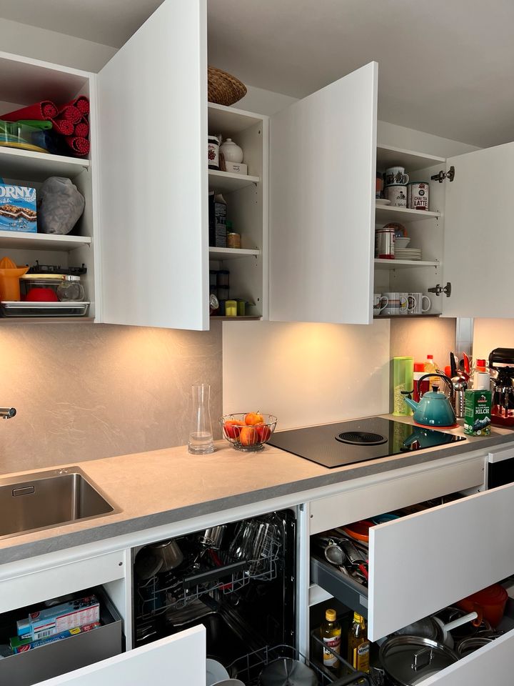Hochwertige Küche wie neu: voll ausgestattet mit Elektrogeräten in Fellbach