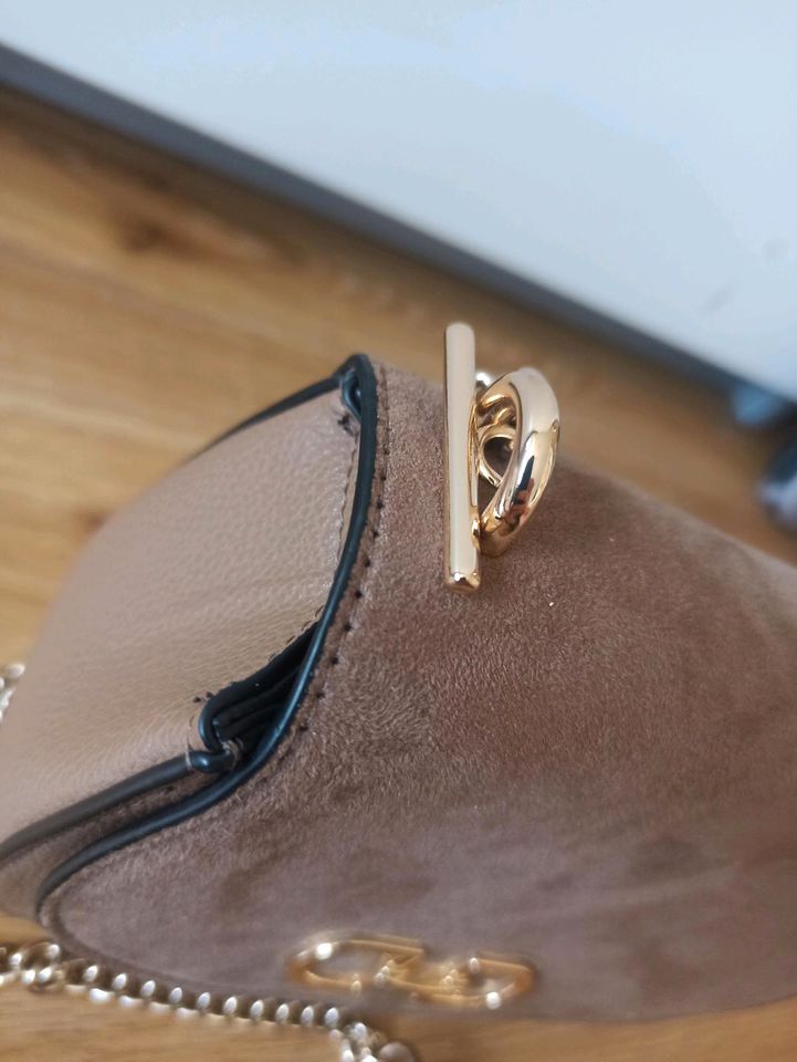 Tasche mit Kettenband in Frechen