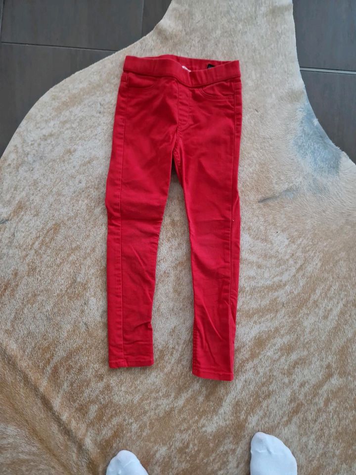 Hose Gr.110 H&M je 3€ in Scheeßel