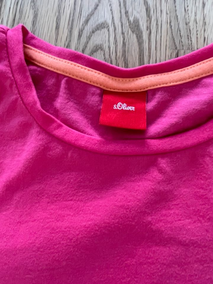 Shirt mit Herzen Farbe pink, von S.Oliver, Größe 134 in Hörselberg-Hainich