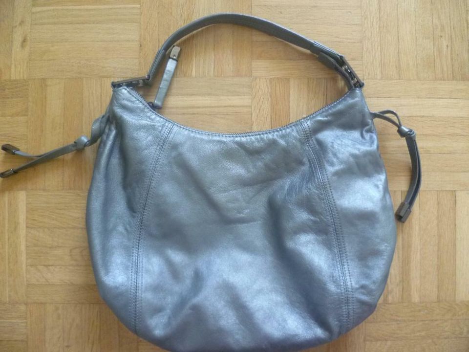 Handtasche silber von Kenneth Cole in München