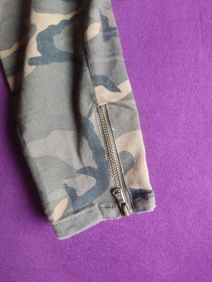 Camouflage Damen Jeans von Clockhouse Größe 36 in Laupheim