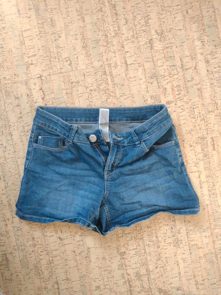 Jeans Hose Shorts in Pforzheim