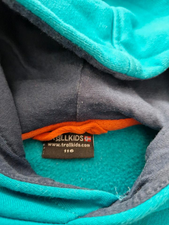 neuwertiger Kinder Pullover/ Hoodie Größe 116 von Trollkids in Berlin