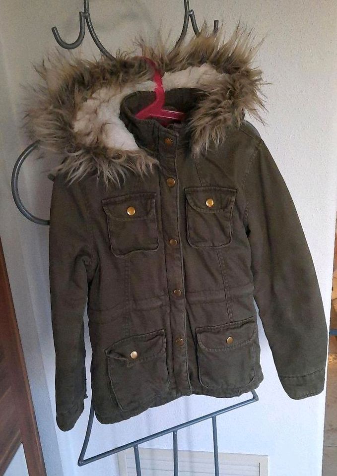 Wattierter Parka mit abnehmbarer Kapuze h&m Gr. 140 in Simbach