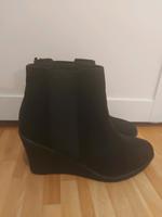 Schuhe, Stiefel, Wildlederstiefelette mit Keilabsatz Nordrhein-Westfalen - Engelskirchen Vorschau