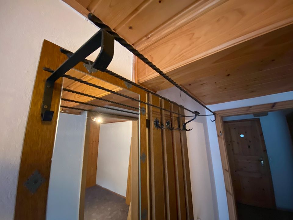 Garderobe Eiche mit Eisen geschmiedeten Haken und Spiegel in Möttingen