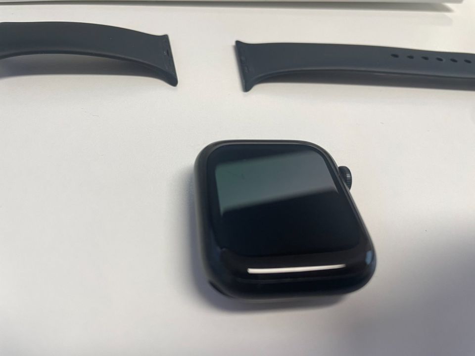 Apple Watch Series 8 GPS, Aluminium Case and Sport Band, 45mm in Neustadt (Wied)