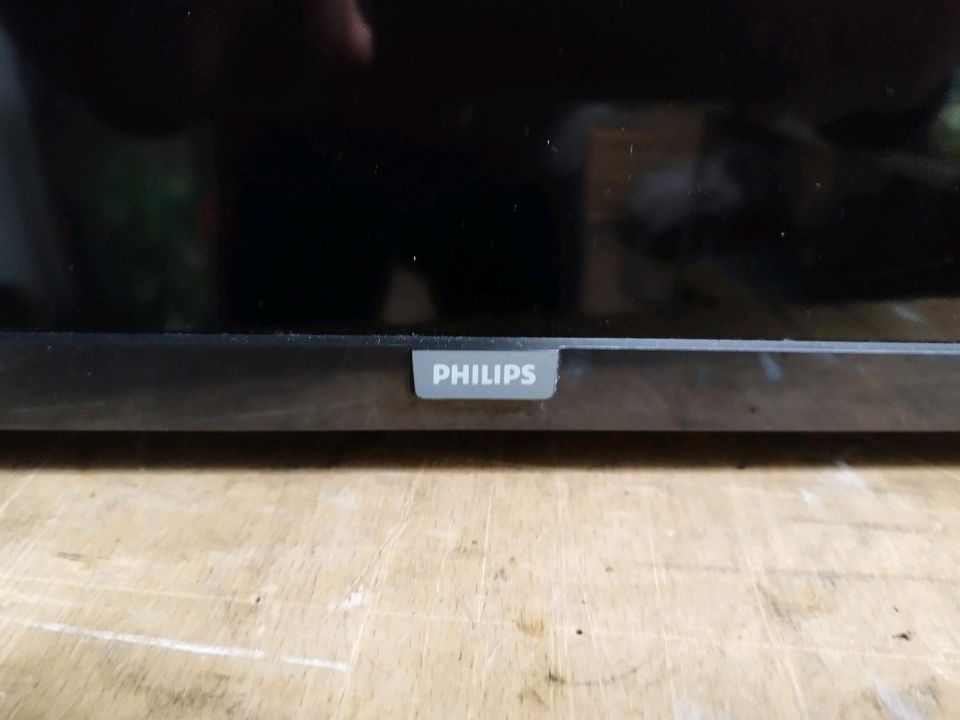 Philips 4K UHD LED-Smart TV 50 Zoll ( Defekt) in Bad Salzdetfurth