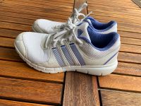 Adidas Hallenturnschuhe Gr. 39 (38) mit nicht färbender Sohle Bayern - Estenfeld Vorschau