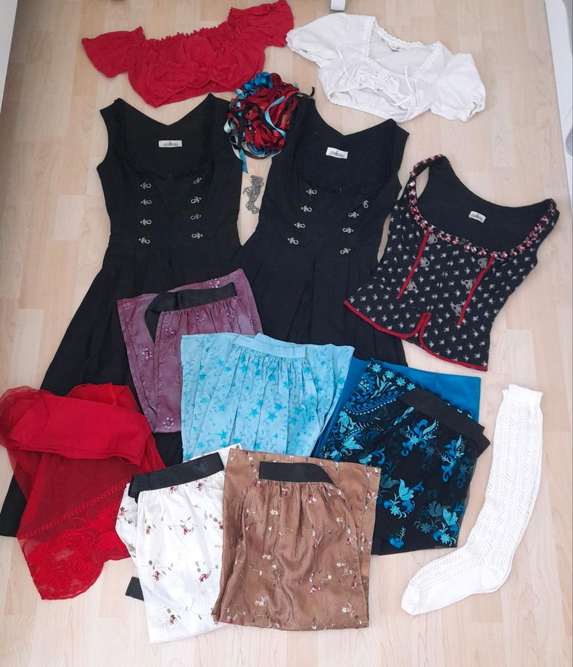 Dirndl, Blusen, Schürzen, Bänder, Socken, Trachtenweste in Mainburg