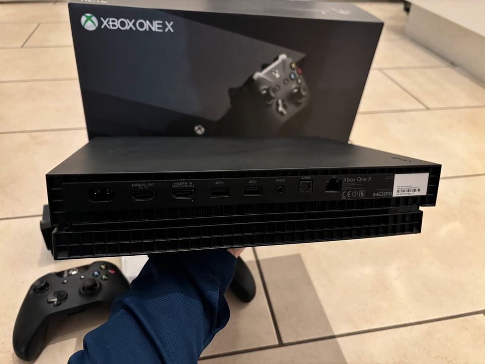 Xbox One X 1 TB + 2 Controller + Kinect Original mit Rechnung in Köln