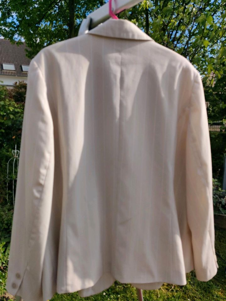 Damen-Anzug  Größe 46 in Bornheim