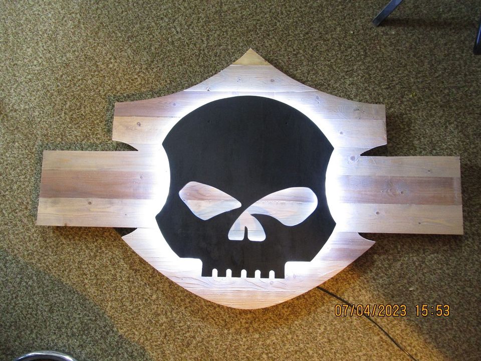 Harley Davidson Skull Logo  mit Beleuchtung in Pliezhausen