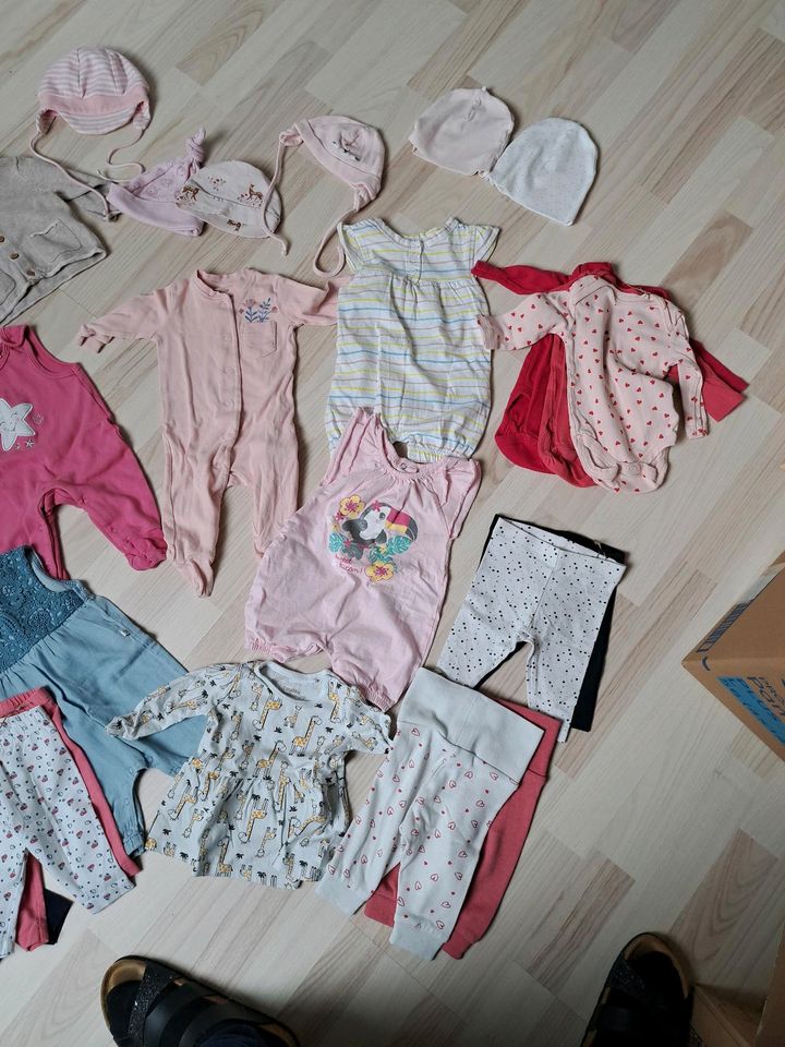 Babykleidung Set Gr. 50/56 36 Teile in Merchweiler