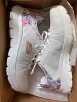 Skechers ♥️♥️ Sketchers Sneaker 38 weiß Blumen NP74.99€ Sachsen - Plauen Vorschau