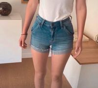 Tolle Shorts Jeansshorts Hotpants  Hollister Gr. 23 Wandsbek - Hamburg Bergstedt Vorschau