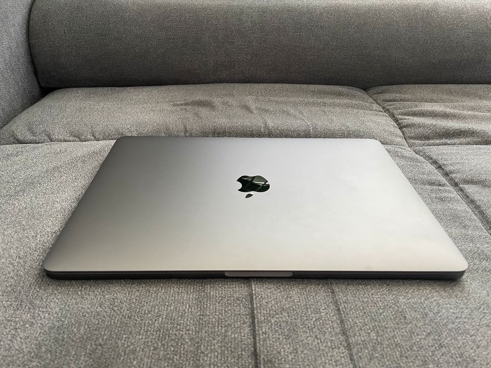 Apple MacBook Pro 13 2017 Intel Core i5 128GB 50 Zyklen in Hannover