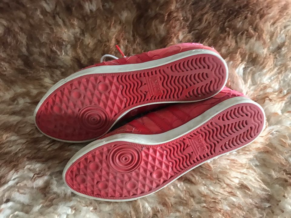 Rote Adidas Sleek Sneakers Gr 38 in Langenfeld