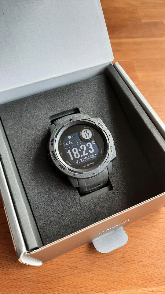 Garmin Instinct Outdoor-Smartwatch in Wanfried