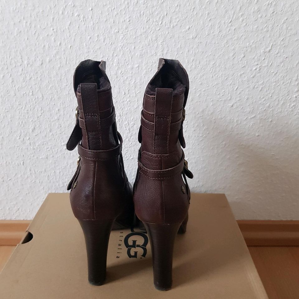 UGG Stiefel Größe 38 Modell Olivia braun in Peine