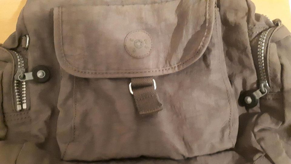 Kipling Handtasche dunkelgrau, Griffe nicht mehr so schön !! in Braunschweig