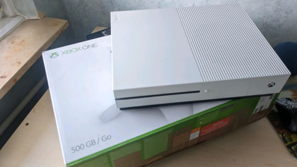 Xbox One S *** ohne Controller *** in Plettenberg