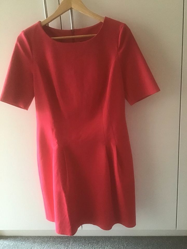 Tolles Kleid, S.Oliver , rot in Dornburg