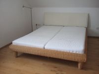 HÜBSCHES RATTAN-BETT MIT LATTENROSTEN + MATRATZEN Hessen - Felsberg Vorschau