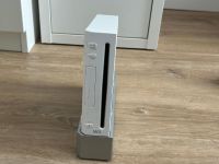 Wii mit 2 Nunchuks HDMI Konverter und Spielen Berlin - Neukölln Vorschau