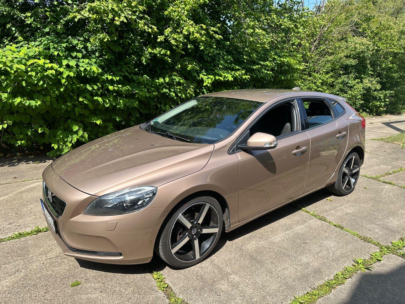 Abbildung des Autos Volvo V40 D2 -