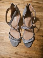 Sandalen mit Absatz 7 cm Silber grau Pfennigabsatz Damenschuhe Berlin - Köpenick Vorschau