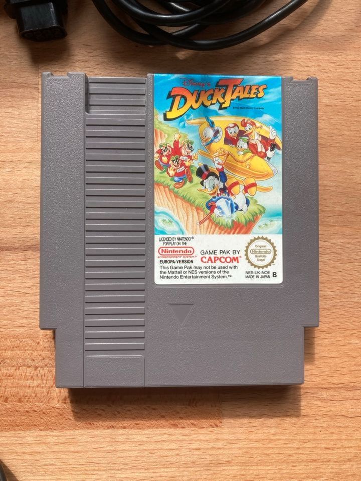 Nes Konsole 2 Controller Duck Tales Nintendo PAL Orginal in Bonn