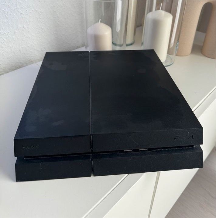 Playstation 4 Modell cuh-2116b in Köln