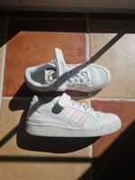 Adidas Forum Low WMNS  weiß mir rosa Streifen in Größe 8 Damen Hessen - Büdingen Vorschau