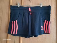 tolle blaue Adidas Shorts kurze Hose ca Gr. 38 Niedersachsen - Helmstedt Vorschau