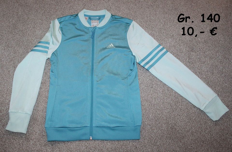 ADIDAS, NIKE & PUMA Sportsachen: Hosen, Shirts Gr. 140/146/152 in Wunstorf