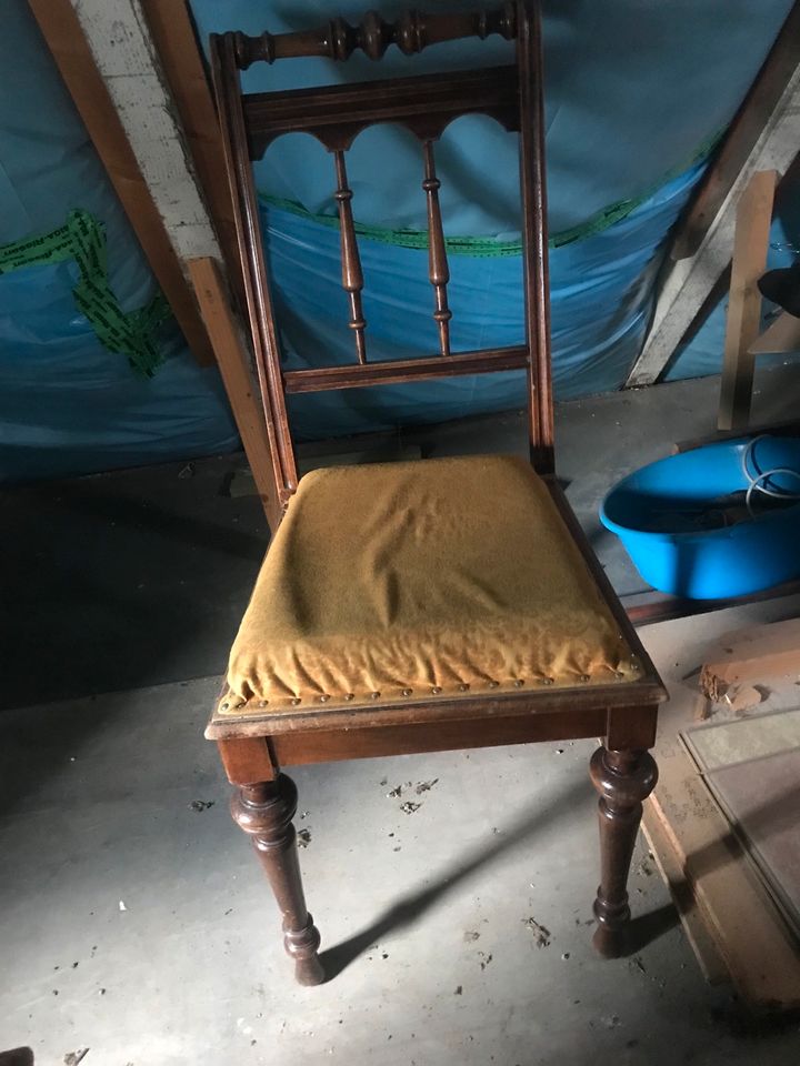 2 antike Stühle aus Dachbodenfund zu verkaufen in Anklam