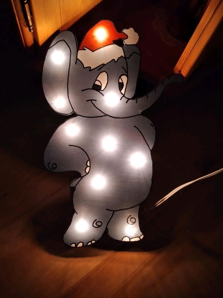 Süße Kinderzimmerlampe Elefant Weihnachten  TOP in Hohenwestedt