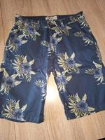 Kurze Shorts/Hose mit Blumen( Hawaii) Niedersachsen - Barßel Vorschau