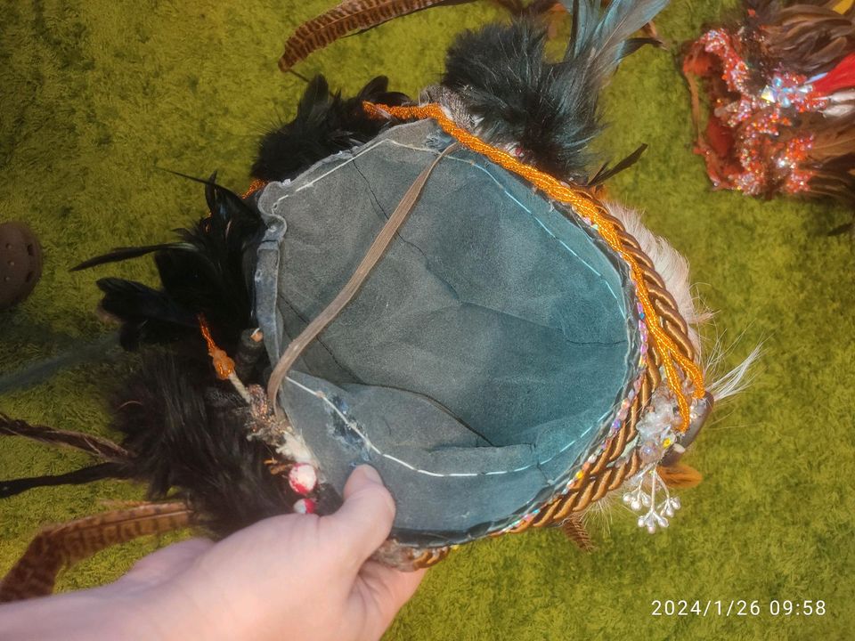 Aufwendiges Kostüm Indianerhäuptling - Kopfschmuck in Gusterath