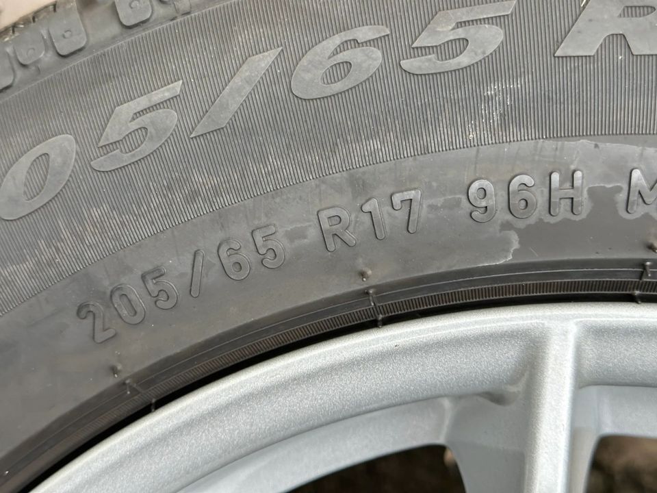 BMW X3 F25 X4 F26 Winterräder RDKS 205/65 R17 DOT1816/5-6,5 mm in Frankfurt am Main