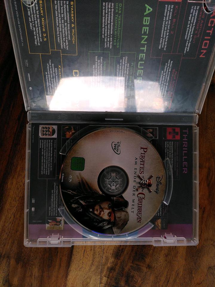 2 DVDs die drei Musketiere /Fluch der Karibik am Ende der Welt in München