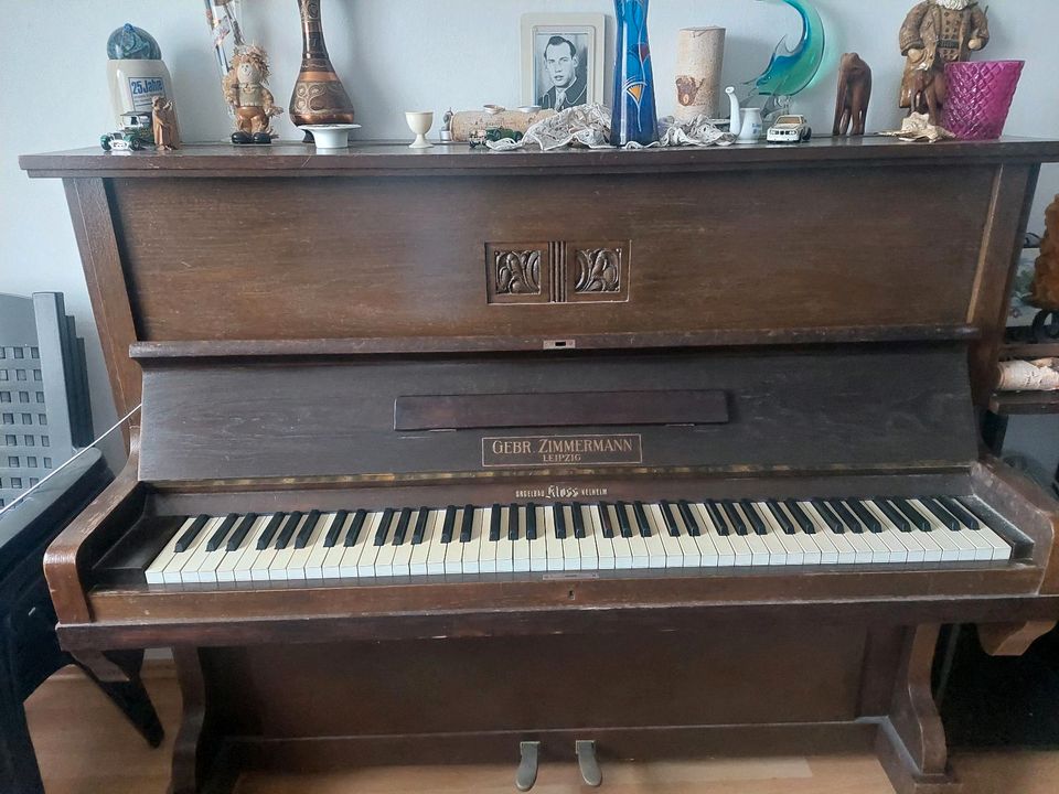 Altes Klavier ohne Daten in Rudelzhausen