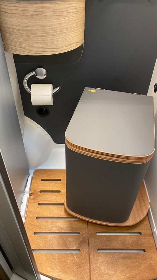 Einbau BoKlo Trenntoiletten, Toiletten Camping, Einbau schwenkbare Trenntoilette, Herstellung & Einbau durch BoKlo Trenntoiletten Manufaktur in Wuppertal