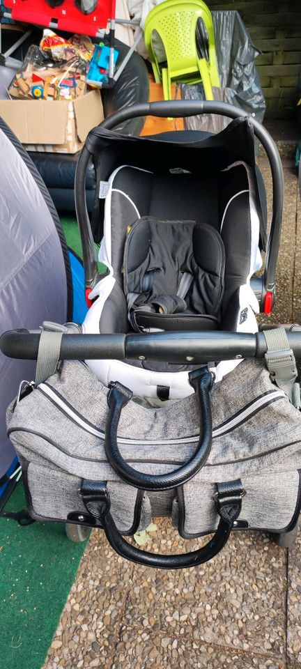 Kinderwagen in Nürnberg (Mittelfr)