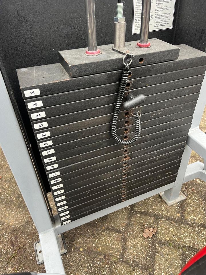Life Fitness Strength Seated Beinpresse/ Leg press Grey in Bocholt