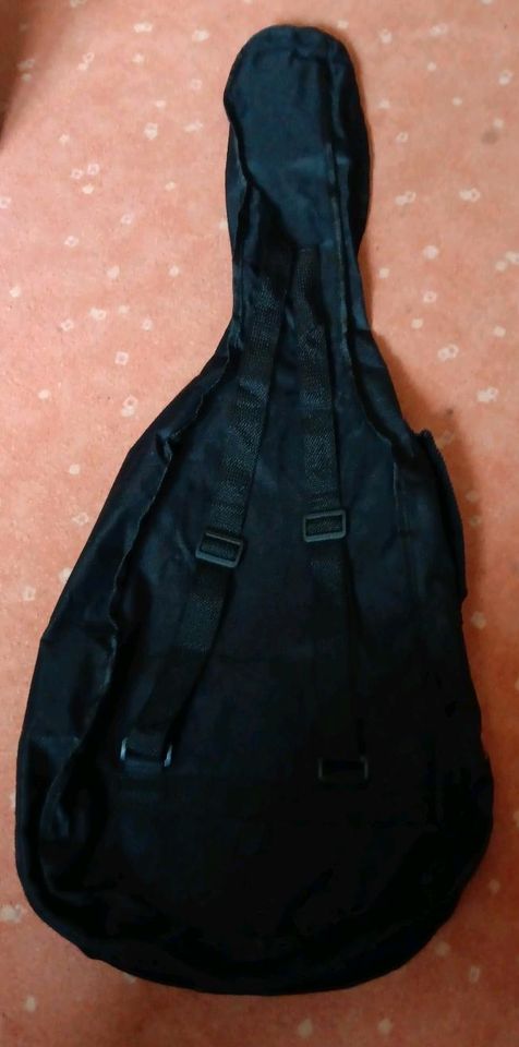 Kindergitarrentasche /Gitarrenrucksack⁰ in Stapelfeld